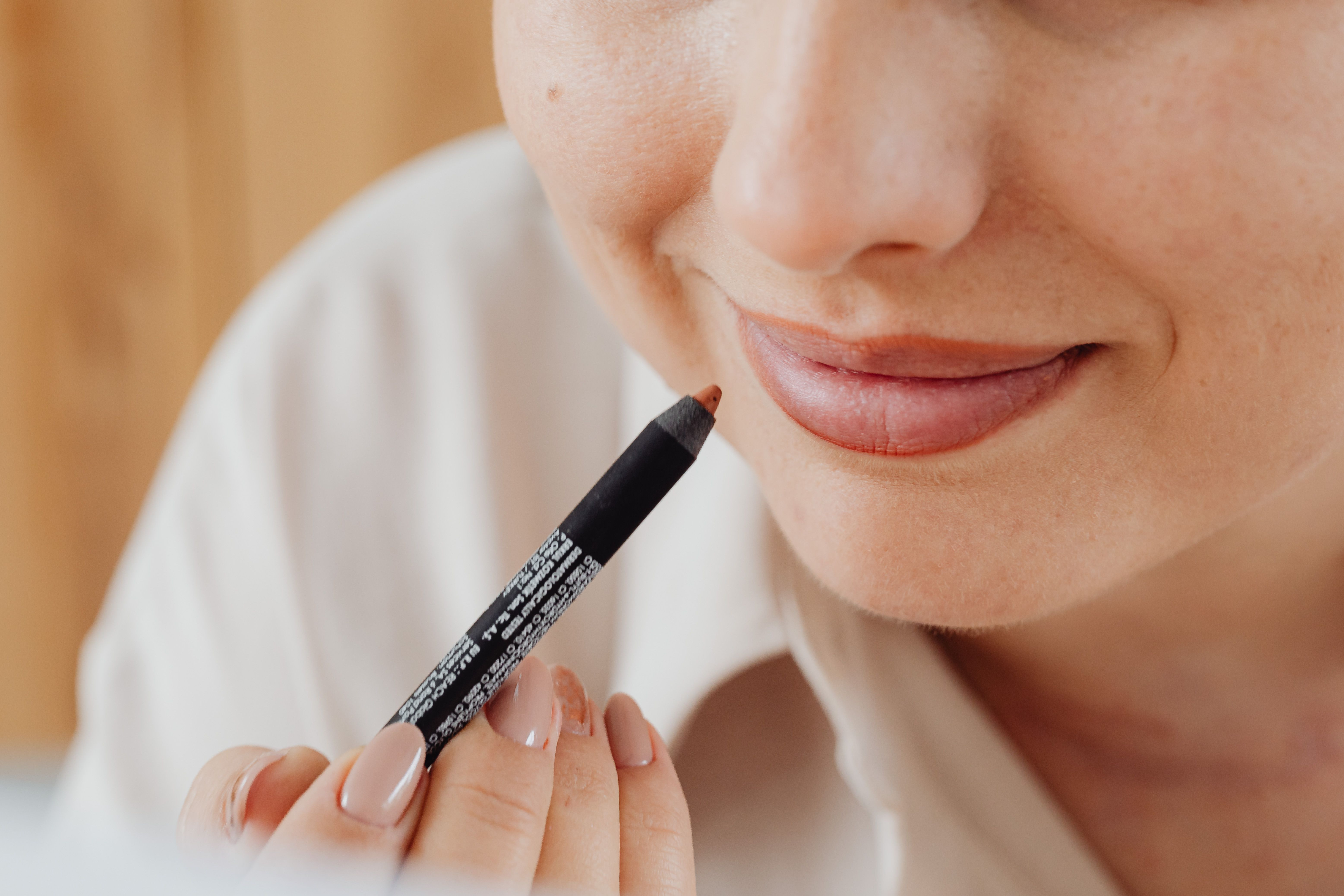 Der Trend zu intensiven Nude-Lippenfarben – probieren Sie ihn diesen Herbst aus