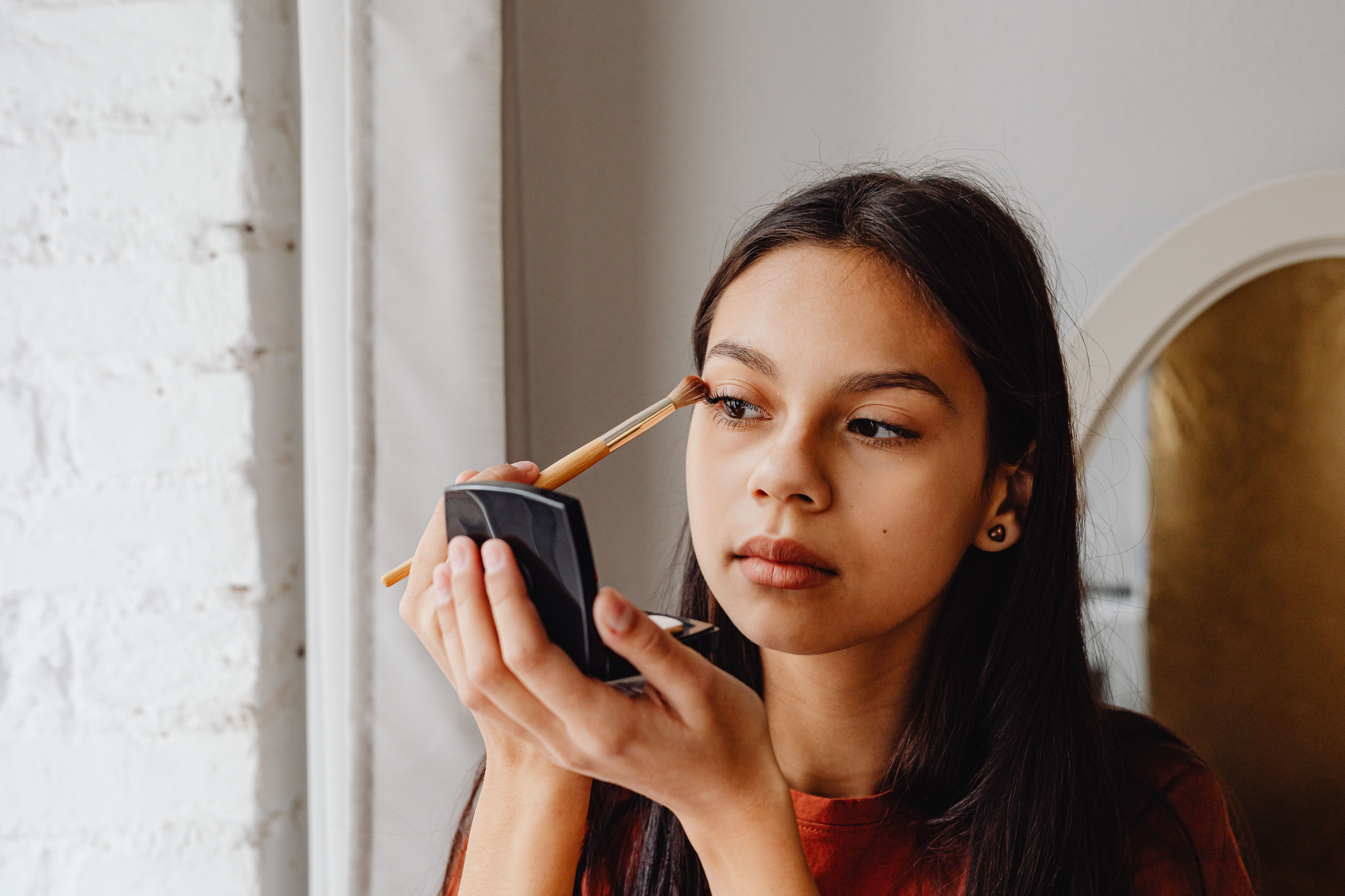 So zaubern Sie den perfekten „Clean Girl“-Make-up-Look